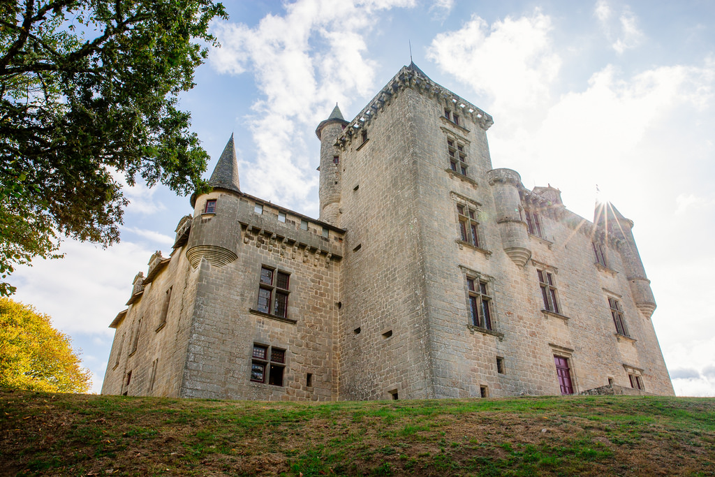 S'évader et se ressourcer en pleine nature - Le château de Sédières ©Les Conteurs