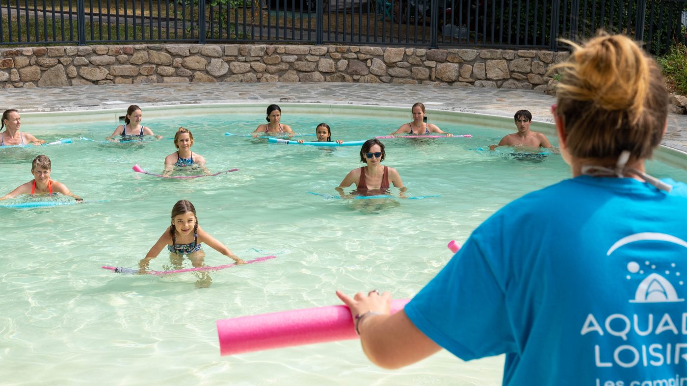 Aquagym à la piscine du camping