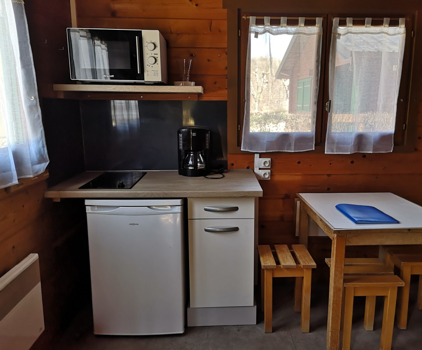 Intérieur coin cuisine chalets