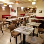 salle resto -horloge